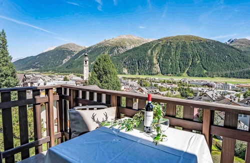 Samedan Apartment | Nice apartment for 4 guests with WIFI, TV, balcony and panoramic view