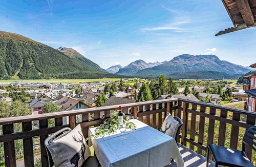 Samedan Apartment | Nice apartment for 4 guests with WIFI, TV, balcony and panoramic view