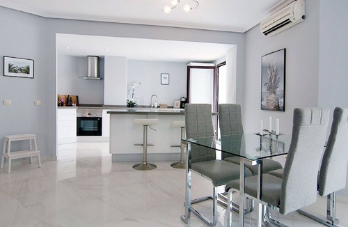 Marbella Apartment | Nice apartment for 4 guests with WIFI, A/C, pool, TV and terrace