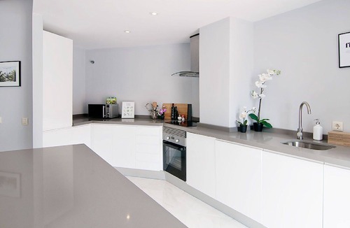 Marbella Apartment | Nice apartment for 4 guests with WIFI, A/C, pool, TV and terrace
