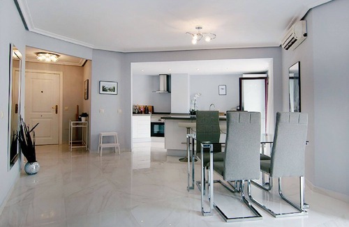 Marbella Apartment | Nice apartment for 4 guests with WIFI, A/C, pool, TV and terrace