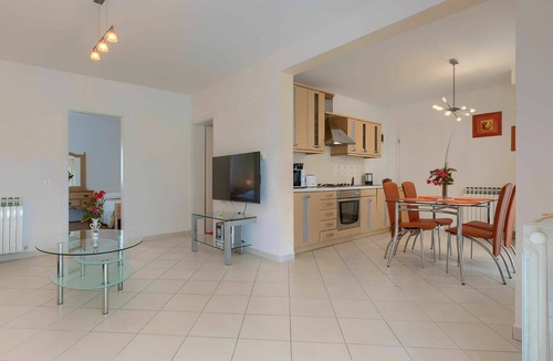 Modrusani Apartment | Nice apartment for 4 guests with WIFI, pool, A/C, TV and terrace