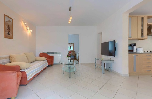 Modrusani Apartment | Nice apartment for 4 guests with WIFI, pool, A/C, TV and terrace