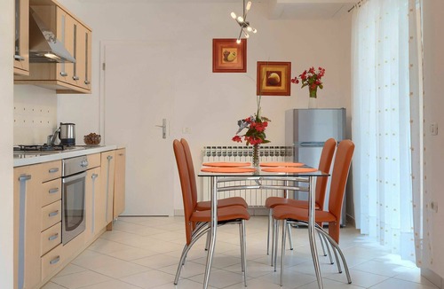 Modrusani Apartment | Nice apartment for 4 guests with WIFI, pool, A/C, TV and terrace