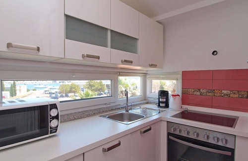 Bibinje Apartment | Nice apartment for 4 people with A/C, WIFI, pool, TV and terrace