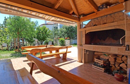 Bibinje Apartment | Nice apartment for 4 people with A/C, WIFI, pool, TV and terrace
