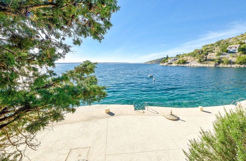 Tribanj Apartment | Nice apartment for 4 people with A/C, WIFI, TV and terrace
