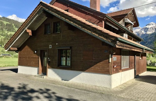 Lenk Apartment | Nice apartment for 4 people with WIFI, TV and balcony