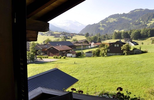 Oeschseite Apartment | Nice apartment for 4 people with WIFI, TV and balcony