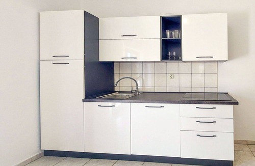 Batomalj Apartment | Nice apartment for 4 people with WIFI, A/C, TV, patio and pets allowed