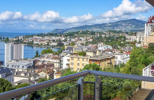 Montreux Apartment | Nice apartment for 5 guests with WIFI, TV, balcony, pets allowed and panoramic view