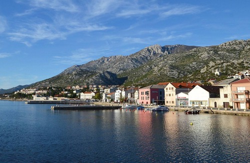 Ribarica Apartment | Nice apartment for 5 guests with pool, WIFI, A/C, TV, terrace, pets allowed and parking