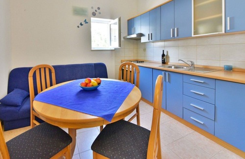 Ribarica Apartment | Nice apartment for 5 guests with pool, WIFI, A/C, TV, terrace, pets allowed and parking