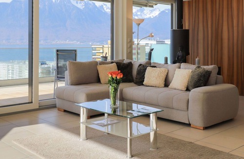 Montreux Apartment | Nice apartment for 6 people with pool, A/C, WIFI, TV, terrace, panoramic view and parking