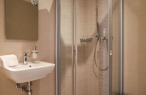 Montreux Apartment | Nice apartment for 6 people with pool, A/C, WIFI, TV, terrace, panoramic view and parking