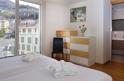 Montreux Apartment | Nice apartment for 6 people with pool, A/C, WIFI, TV, terrace, panoramic view and parking