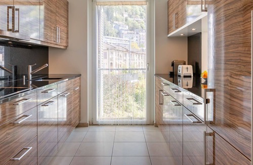 Montreux City Centre Apartment | Nice apartment for 6 guests with WIFI, hot tub, pool, TV, balcony, panoramic view and parking