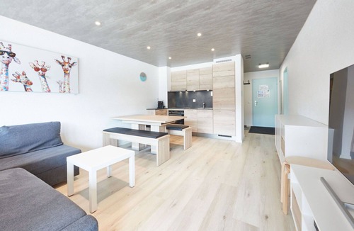 Sion Apartment | Nice apartment for 6 guests with pool, WIFI, TV, balcony and panoramic view