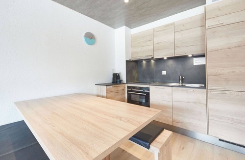 Sion Apartment | Nice apartment for 6 guests with pool, WIFI, TV, balcony and panoramic view