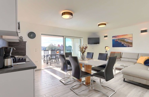 Murine Apartment | Nice apartment for 6 people with pool, WIFI, A/C, TV and terrace