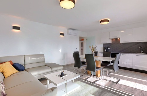 Murine Apartment | Nice apartment for 6 people with pool, WIFI, A/C, TV and terrace
