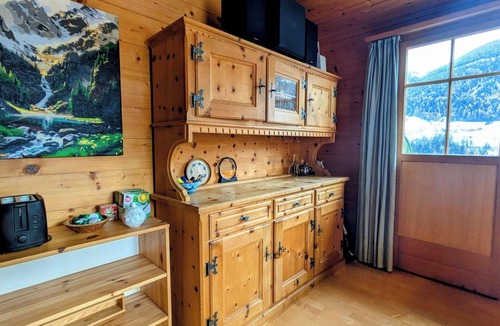 Fiesch Apartment | Nice apartment for 7 people with WIFI, hot tub, TV, balcony and pets allowed