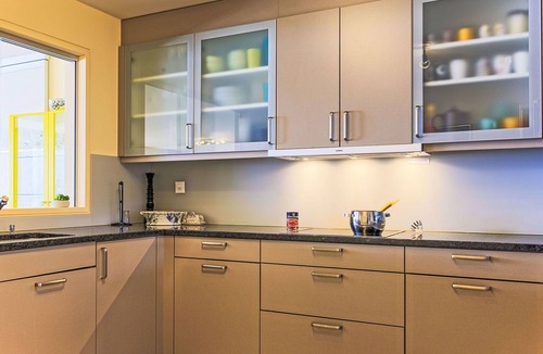 Montreux Apartment | Nice apartment for 8 guests with WIFI, A/C, pool, TV, balcony and panoramic view
