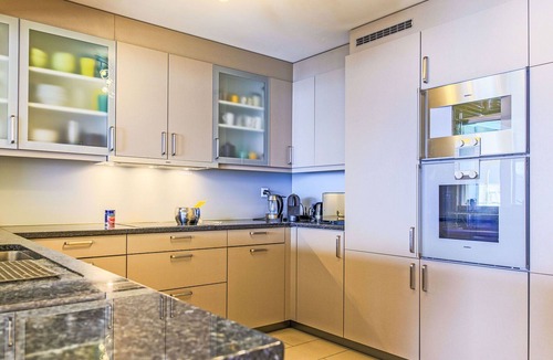 Montreux Apartment | Nice apartment for 8 guests with WIFI, A/C, pool, TV, balcony and panoramic view