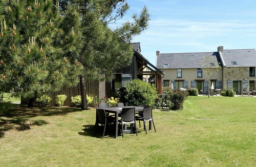 Cancale Apartment | Nice apartment for 8 people with pool, WIFI, TV, terrace and pets allowed