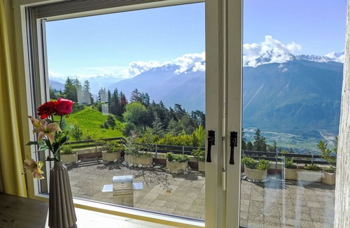 Crans-Montana Apartment | Nice apartment for 8 guests with WIFI, TV, terrace and parking