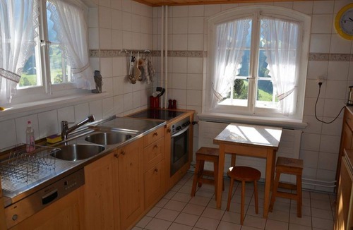 Saanenmoeser Apartment | Nice apartment for 9 people with WIFI, TV, balcony and pets allowed