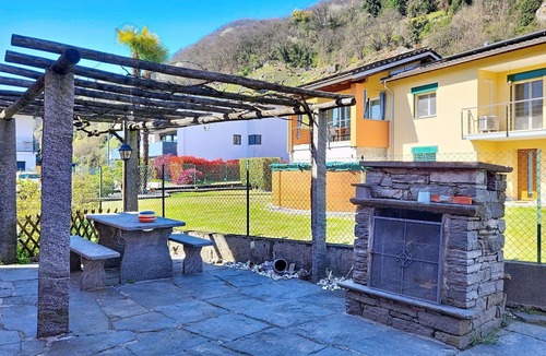 Riazzino Apartment | Nice apartment for 4 guests with A/C, WIFI, TV, patio and panoramic view