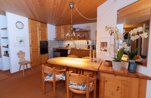 Lenzerheide Apartment | Nice apartment for 4 people with pool, WIFI, TV and balcony