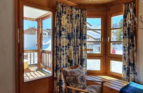 Lenzerheide Apartment | Nice apartment for 4 people with pool, WIFI, TV and balcony