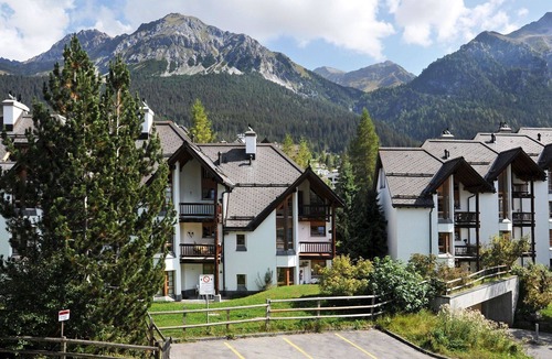 Lenzerheide Apartment | Nice apartment for 4 people with pool, WIFI, TV and balcony