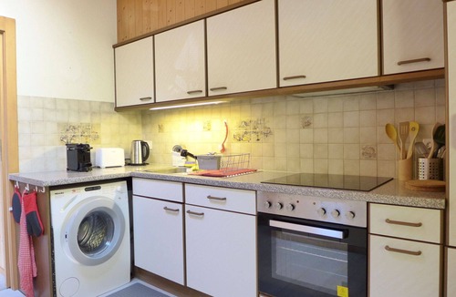 Hünibach Apartment | Nice apartment for 4 guests with WIFI, TV and balcony