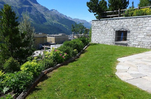 St. Moritz Apartment | Nice apartment for 5 people with WIFI, TV, patio and parking