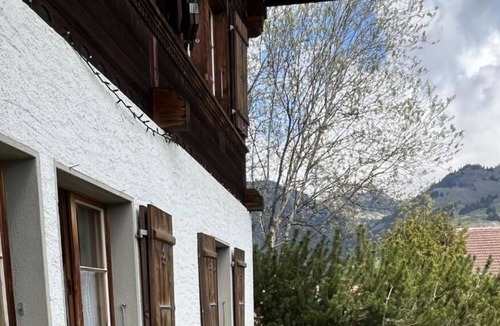 Zweisimmen Apartment | Nice apartment for 4 people with WIFI, TV, balcony, pets allowed and parking