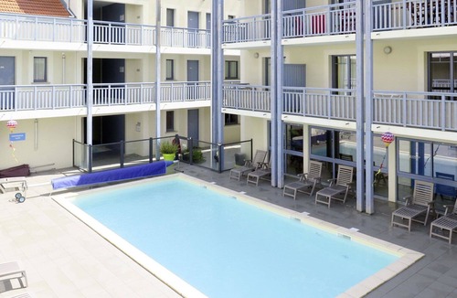 Biscarrosse Plage Apartment | Nice apartment for 8 people with pool, WIFI, TV, terrace and pets allowed