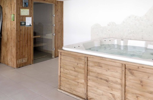 Biscarrosse Plage Apartment | Nice apartment for 8 people with pool, WIFI, TV, terrace and pets allowed