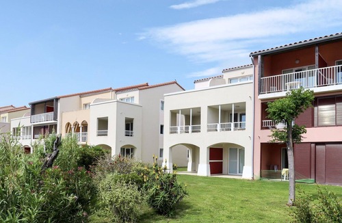 Le Barcares Apartment | Nice apartment for 5 people with pool, TV, terrace and pets allowed