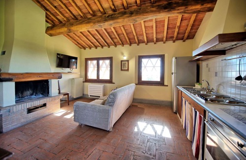 Castelnuovo Berardenga Apartment | Nice apartment for 2 people with A/C, pool, TV and panoramic view, close to Siena