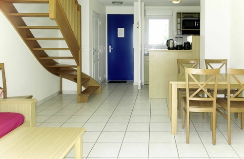 Azay-le-Rideau House | Nice apartment in villa for 6 people with pool, WIFI, TV, terrace and pets allowed