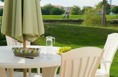 Coex Apartment | Nice apartment for 6 people with WIFI, pool, terrace, pets allowed and parking