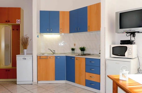 Sveti Vid Dobrinjski Apartment | Nice apartment for 4 people with A/C, pool, WIFI, TV, patio and pets allowed