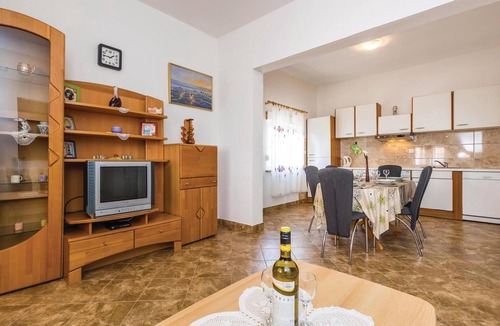 Lukovo Sugarje Apartment | Nice apartment in Lukovo Sugarje