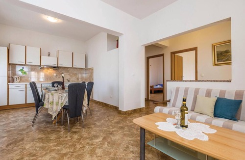 Lukovo Sugarje Apartment | Nice apartment in Lukovo Sugarje