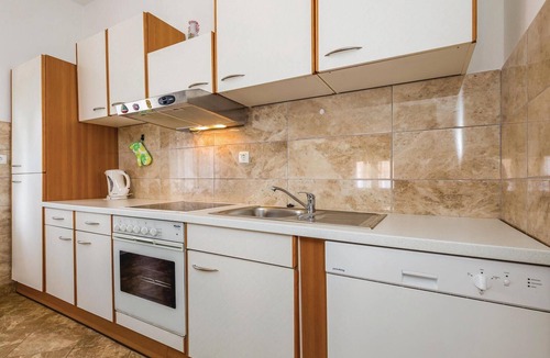Lukovo Sugarje Apartment | Nice apartment in Lukovo Sugarje