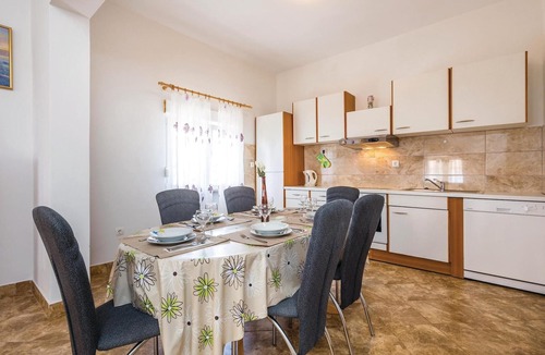 Lukovo Sugarje Apartment | Nice apartment in Lukovo Sugarje