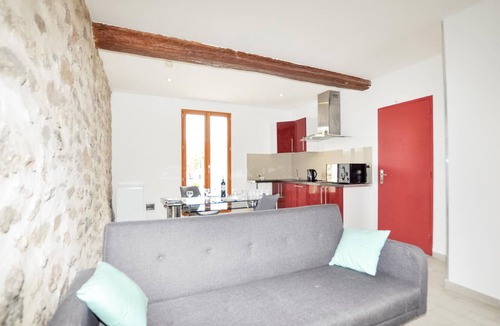 Capendu Apartment | Nice apartment in Capendu with kitchen